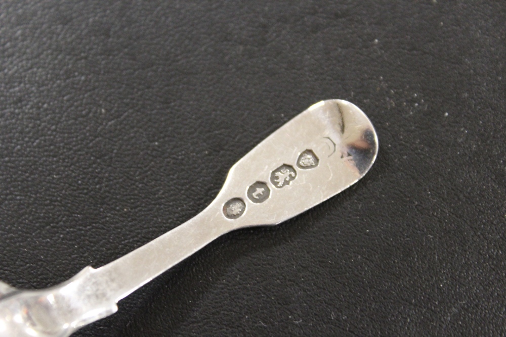 A HALLMARKED SILVER CADDY SPOON - Bild 2 aus 2