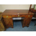 AN ANTIQUE MAHOGANY TWIN PEDESTAL SIDEBOARD W-115.5 CM