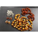 A COLLECTION OF MODERN AMBER JEWELLERY TO INCLUDE NECKLACES