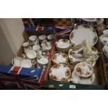 A TRAY OF ROYAL ALBERT OLD COUNTRY ROSES TEA AND DINNERWARE (TRAYS NOT INCLUDED)