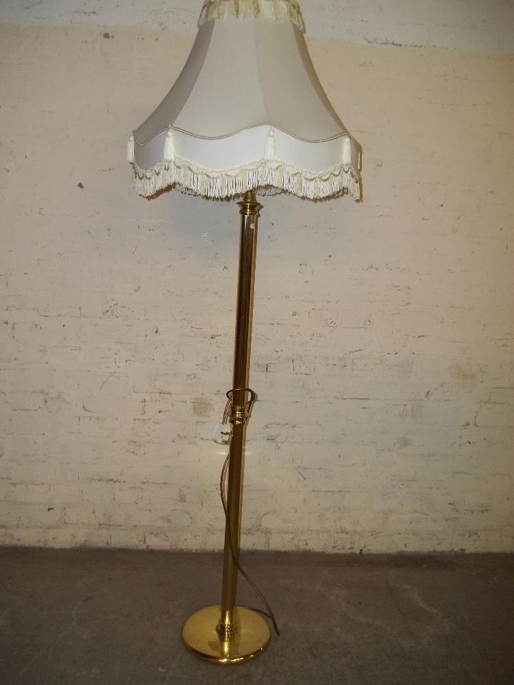A BRASS FLOOR STANDING STANDARD LAMP - Image 4 of 5