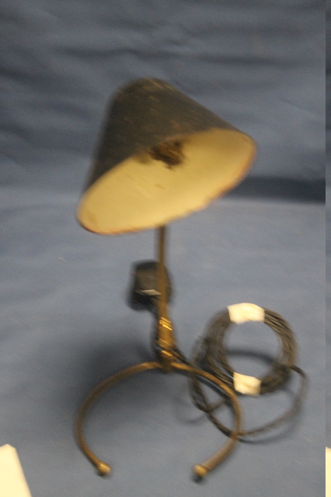 AN UNUSUAL VINTAGE COMBINATION TABLE LAMP/ WALL LIGHT WITH PAINTED METAL SHADE AND BRASS BASE