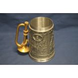 A FRANKLIN MINT CIVIL WAR COMMEMORATIVE TANKARD IN PEWTER WITH GILT BUGLE HANDLE