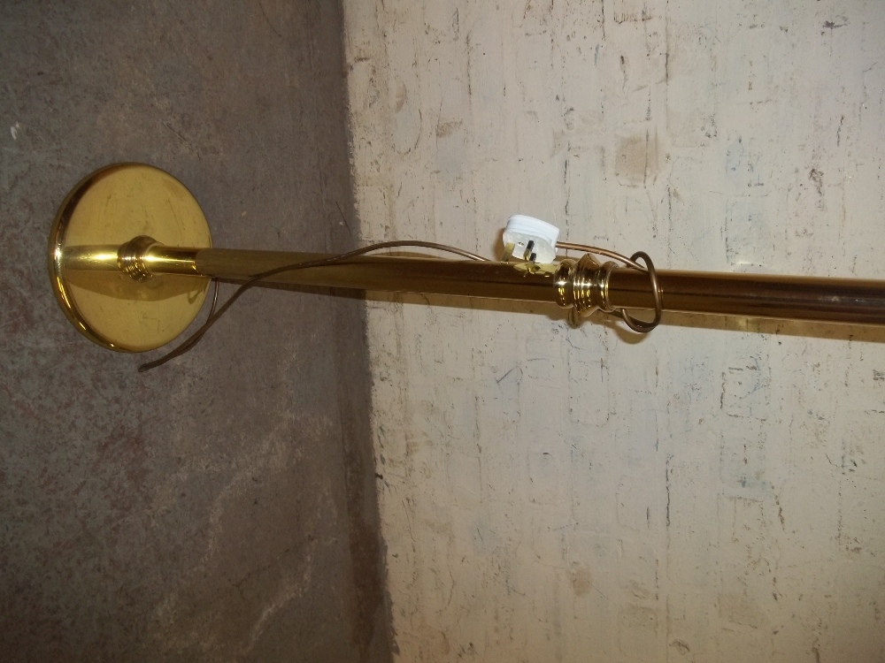 A BRASS FLOOR STANDING STANDARD LAMP - Image 2 of 5