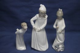 A LLADRO FIGURE TOGETHER WITH TWO NAO FIGURES