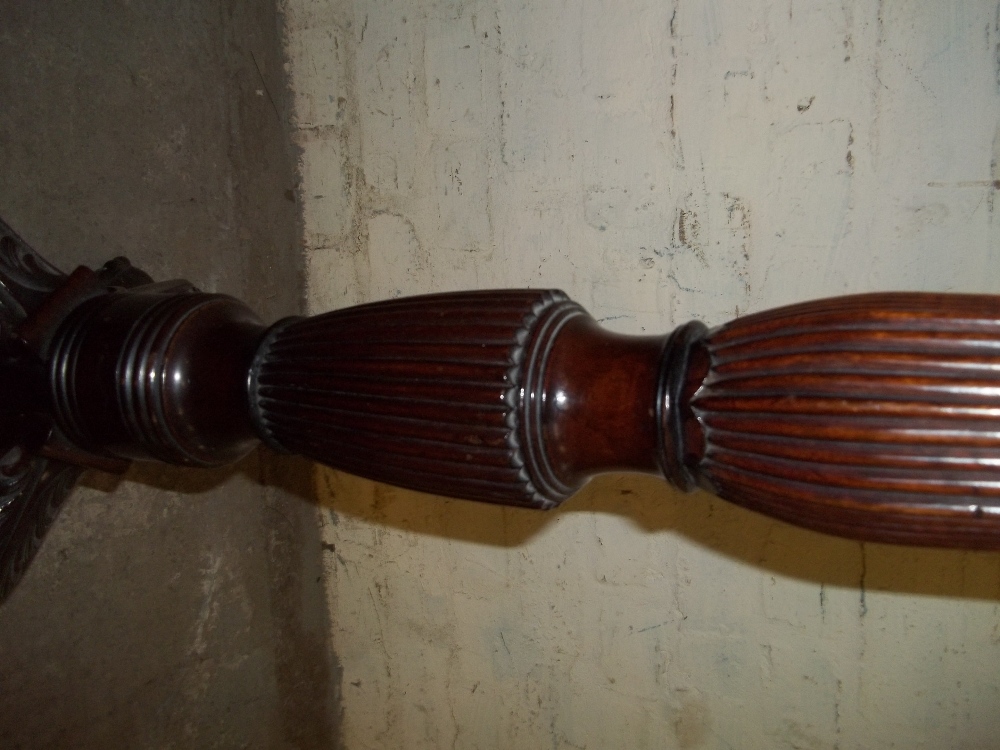 AN ANTIQUE TALL PLANT TORCHERE WITH FLUTED DETAIL AND BALL AND CLAW FEET - Image 8 of 11