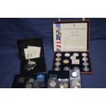 A COLLECTION OF MODERN COMMEMORATIVE COINS AND MEDALS TO INCLUDE FAMOUS US REPLICA COINS A POLSH