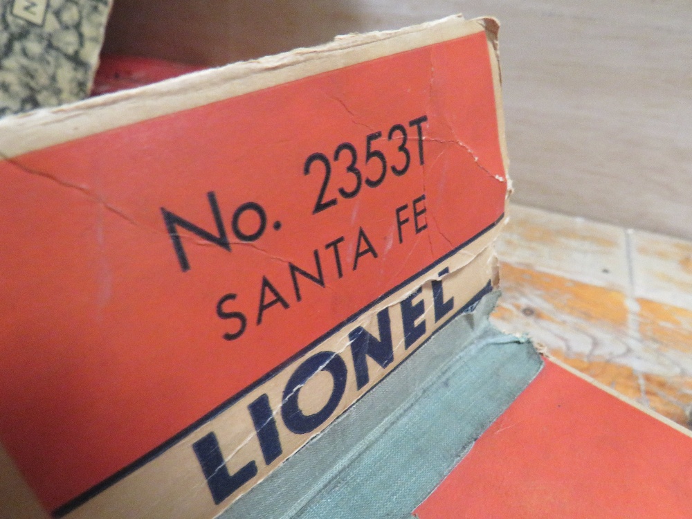 A LIONEL SANTE FE NO 2353P WITH SANTA FE 2353T LOCOMOTIVES BOXED TOGETHER WITH LIONEL OBSERVATION C - Image 10 of 11