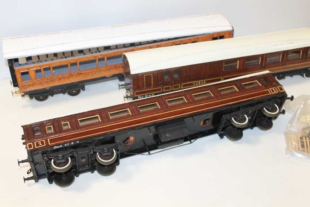 THREE SCRATCH BUILT G GAUGE MODEL RAILWAY CARRIAGES - Image 2 of 4