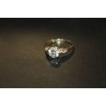 A HALLMARKED 9CT GOLD DRESS RING, APPROX 2.4 G, RING SIZE V-W