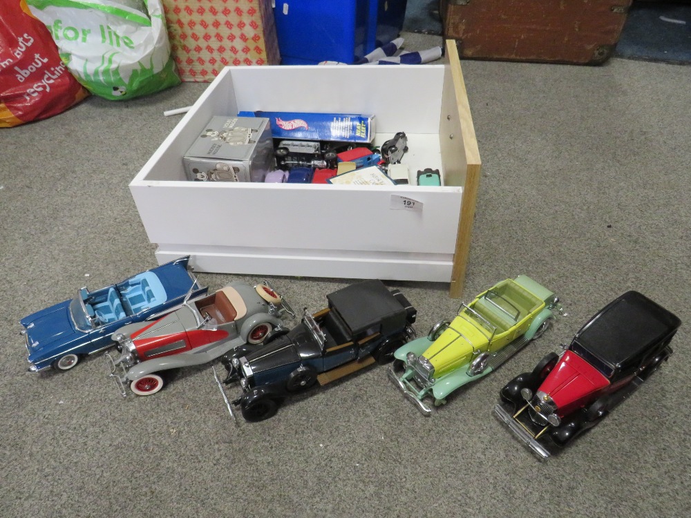 A QUANTITY OF DIE CAST MODEL CARS ETC. TO INCLUDE LARGE THE FRANKLIN MINT EXAMPLES - Image 2 of 4