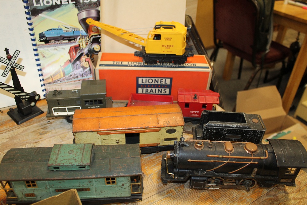 A LIONEL TRAINS O GAUGE ELECTRIC TRAIN SET INCLUDING A PIGGY BACK TRANSPORTATION SET, LOCOMOTIVES - Image 2 of 7