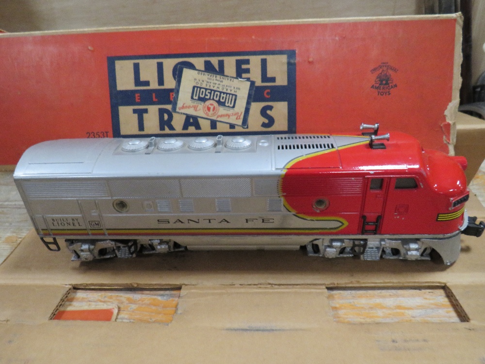 A LIONEL SANTE FE NO 2353P WITH SANTA FE 2353T LOCOMOTIVES BOXED TOGETHER WITH LIONEL OBSERVATION C - Image 11 of 11
