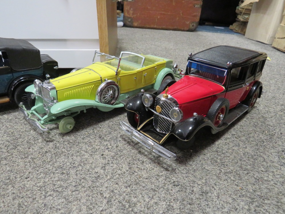 A QUANTITY OF DIE CAST MODEL CARS ETC. TO INCLUDE LARGE THE FRANKLIN MINT EXAMPLES - Image 3 of 4