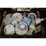 A TRAY OF ASSORTED CHINA AND CERAMICS TO INCLUDE SHELLEY, WEDGWOOD ETC.