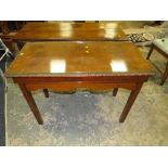 AN ANTIQUE OAK & WALNUT SIDE TABLE WITH GLASS TOP (MARRIAGE) W-99 CM