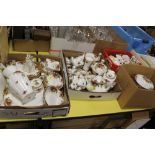 A LARGE QUANTITY OF ROYAL ALBERT OLD COUNTRY ROSES CHINA TO INCLUDE A ROYAL DOULTON COUNTRY ROSE