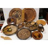 A BOX OF TREEN ITEMS TO INCLUDE DECORATIVE TRAYS ETC