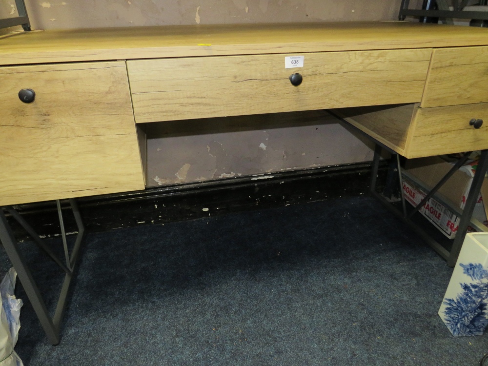 A MODERN DESK/CONSOLE TABLE WITH FOUR DRAWERS AND METAL LEGS W-130 CM - Image 5 of 5