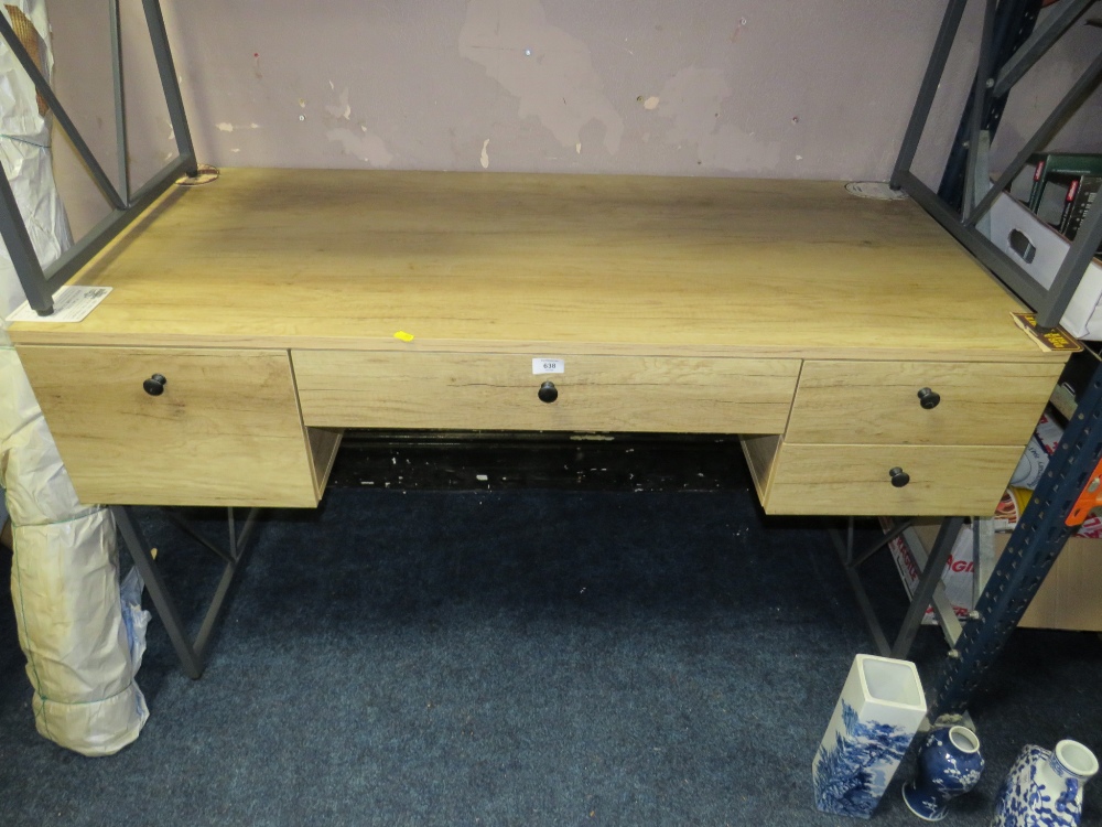 A MODERN DESK/CONSOLE TABLE WITH FOUR DRAWERS AND METAL LEGS W-130 CM