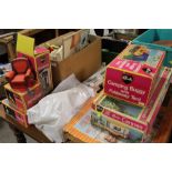 A COLLECTION OF BOXED AND LOOSE SINDY DOLL FURNITURE AND ACCESSORIES TO INCLUDE SINDYS CARAVAN,