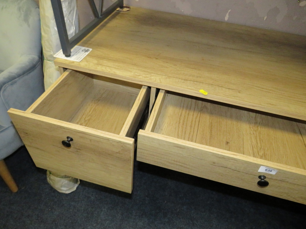 A MODERN DESK/CONSOLE TABLE WITH FOUR DRAWERS AND METAL LEGS W-130 CM - Image 4 of 5