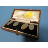 A CASED SET OF GENTS 9CT GOLD CUFFLINKS