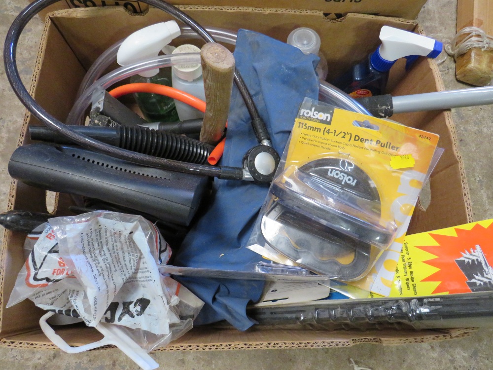 TWO BOXES CONTAINING VARIOUS CROP SPRAYERS, AUTOMOTIVE AND GARDEN HARDWARE - Image 3 of 4