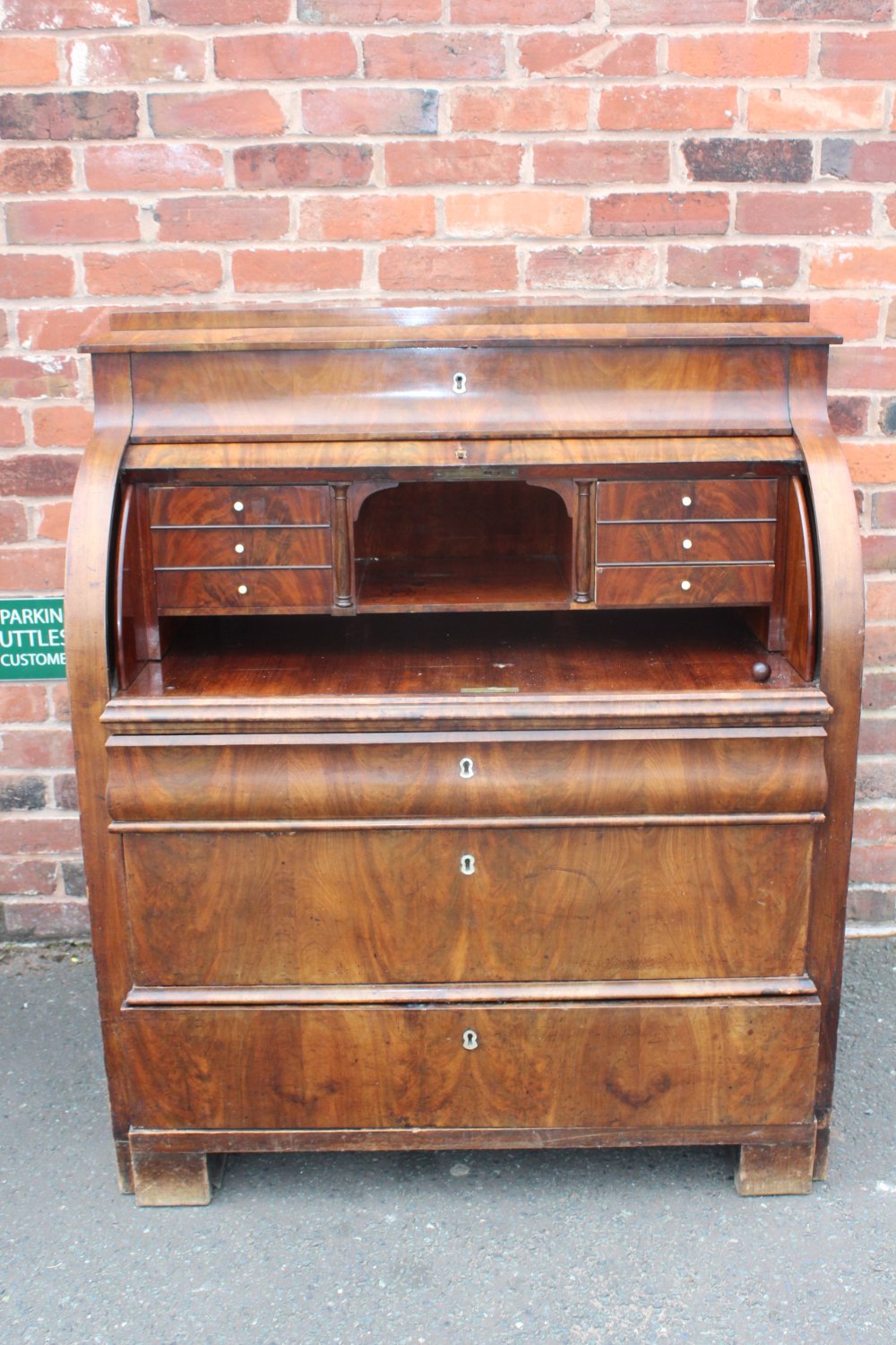 A 19TH CENTURY BIEDERMEIER STYLE MAHOGANY CYLINDER BUREAU HAVING A FITTED INTERIOR, the pull-out - Image 2 of 6