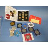 A COLLECTION OF ASSORTED COMMEMORATIVE COINAGE TO INCLUDE CROWNS ETC