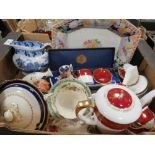 A TRAY OF ASSORTED CHINA AND CERAMICS TO INCLUDE COALPORT, ROYAL DOULTON, MINTON ETC