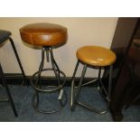 A MODERN INDUSTRIAL STYLE BROWN LEATHER TOPPED STOOL AND AN INDUSTRIAL METAL AND WOOD EXAMPLE (2)