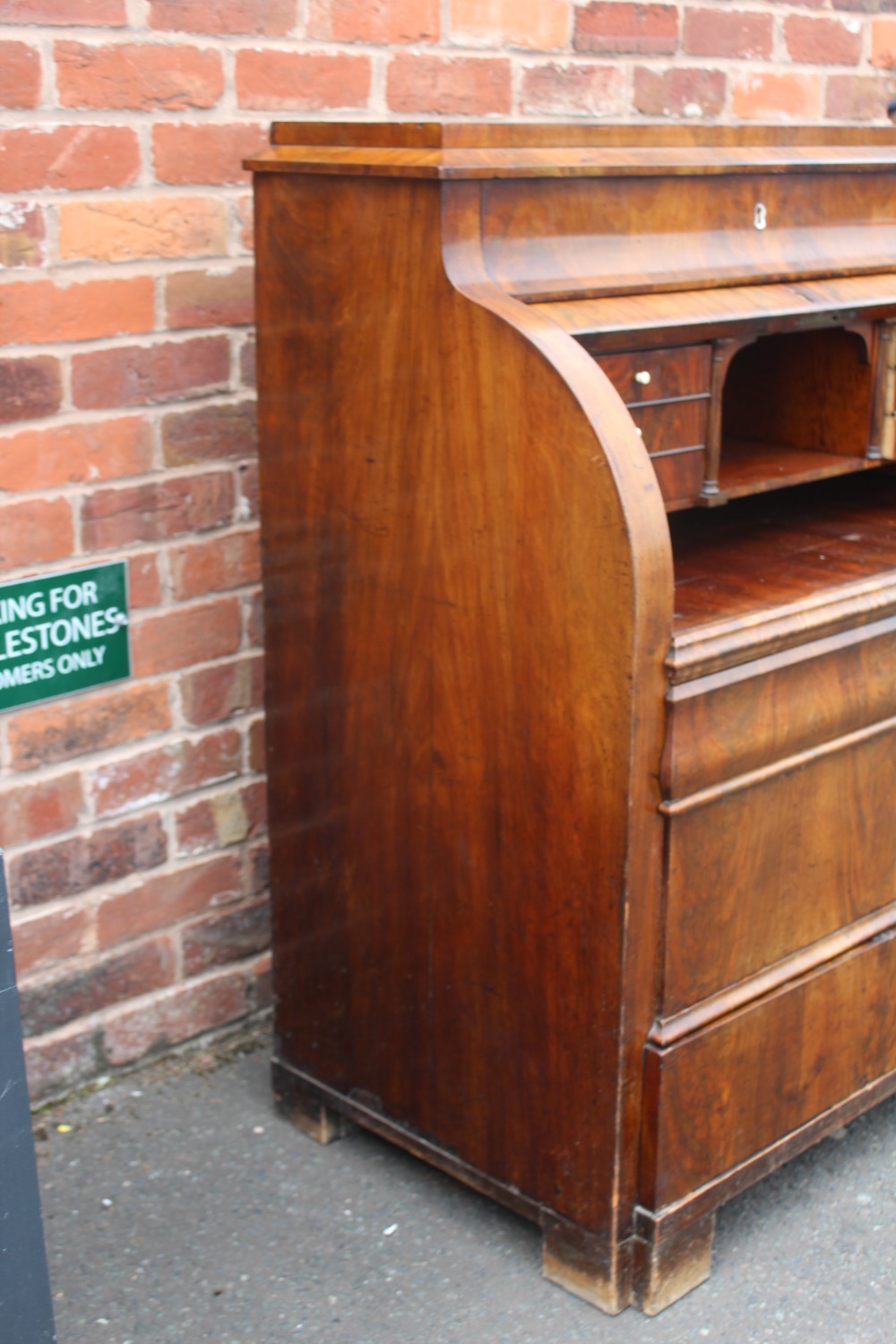 A 19TH CENTURY BIEDERMEIER STYLE MAHOGANY CYLINDER BUREAU HAVING A FITTED INTERIOR, the pull-out - Image 4 of 6