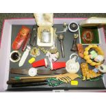 A TRAY OF ASSORTED COLLECTABLES TO INCLUDE VINTAGE LIGHTERS, SEALS ETC
