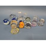 A COLLECTION OF FOURTEEN ASSORTED GLASS PAPERWEIGHTS TO INCLUDE A CAITHNESS EXAMPLE