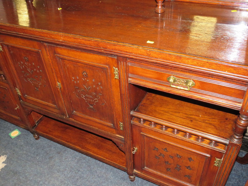 A LARGE EDWARDIAN CARVED OAK MIRRORBACKED SIDEBOARD W-182 CM - Image 5 of 6