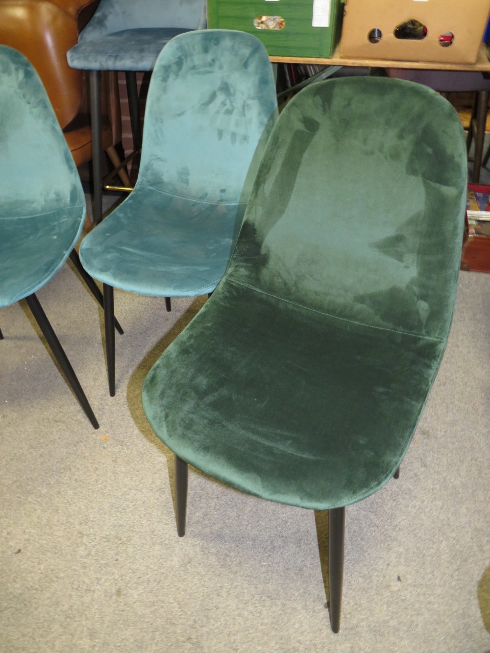 A MODERN HARLEQUIN SET OF FIVE DINING CHAIRS - Image 4 of 5
