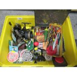 A TRAY ASSORTED FISHING REELS, FLOATS, TACKLE ETC