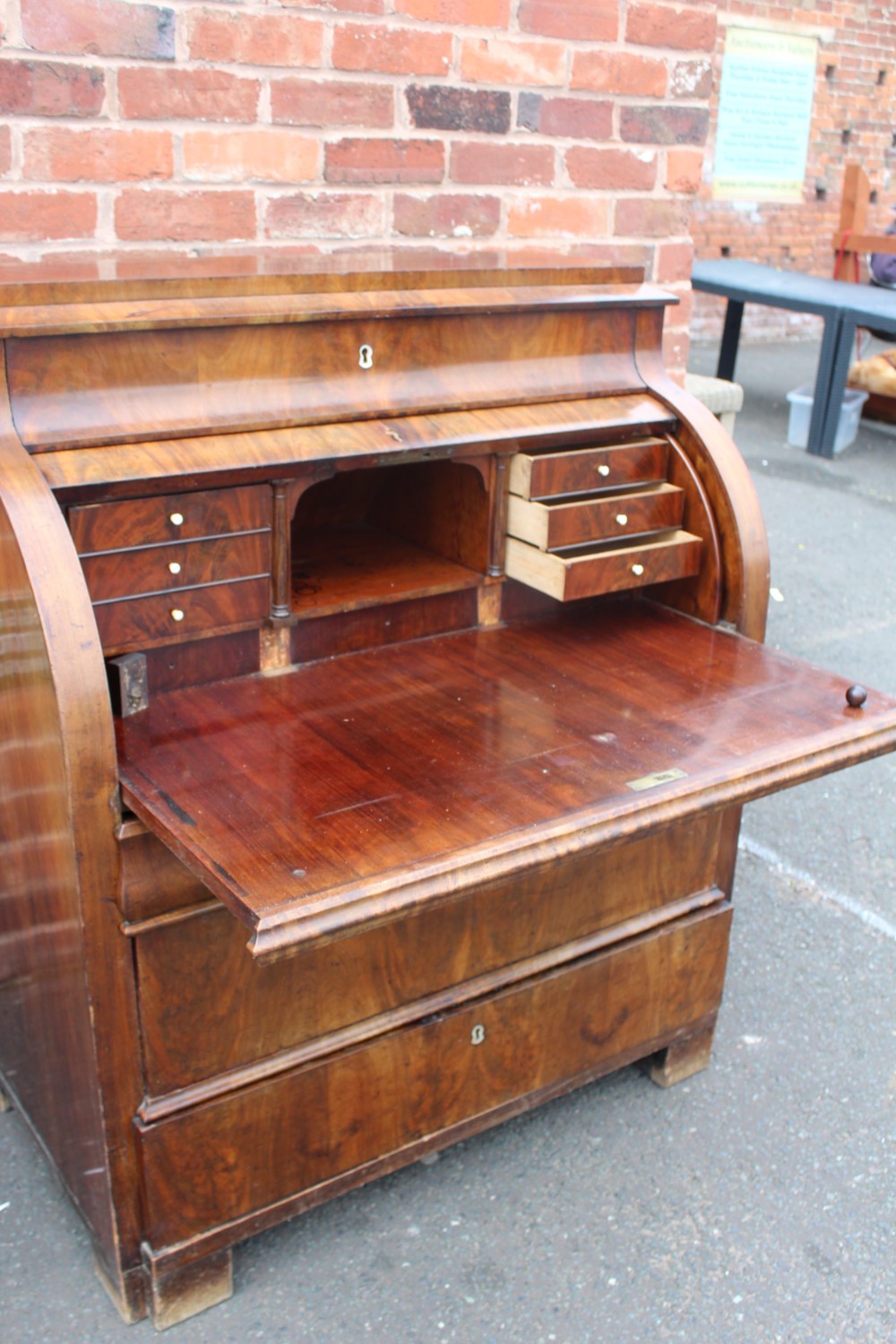 A 19TH CENTURY BIEDERMEIER STYLE MAHOGANY CYLINDER BUREAU HAVING A FITTED INTERIOR, the pull-out - Image 5 of 6