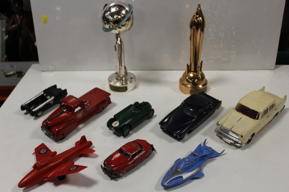 A COLLECTION OF ASSORTED TIN PLATE CARS AND TOYS ETC