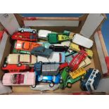 A TRAY OF VINTAGE DINKY, CORGI, SPOT AND LESNEY DIE CAST AND OTHER VEHICLES