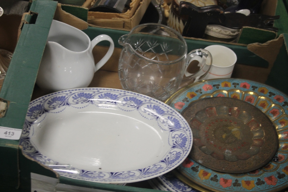 FOUR TRAYS OF CERAMICS AND SUNDRIES TO INCLUDE ROYAL WORCESTER EVESHAM (TRAYS NOT INCLUDED),br. - Image 2 of 5