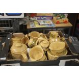 A TRAY OF DENBY TEA AND DINNERWARE