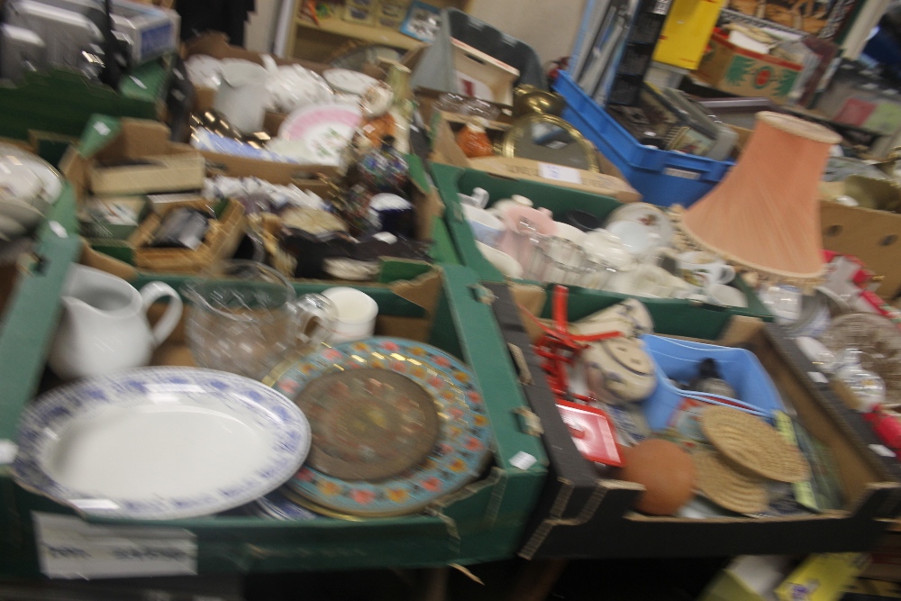 FOUR TRAYS OF CERAMICS AND SUNDRIES TO INCLUDE ROYAL WORCESTER EVESHAM (TRAYS NOT INCLUDED),br.