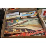 A TRAY OF MODEL KITS TO INCLUDE AIRFIX (TRAY NOT INCLUDED),br.