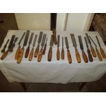 A SELECTION OF WOOD CARVING CHISELS