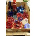 A TRAY OF ASSORTED COLOURED GLASS TO INCLUDE CRANBERRY GLASS, LOTEZ STYLE VASE ETC