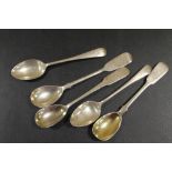 A SELECTION OF HALLMARKED SILVER SPOONS ETC TO INC A SCOTTISH OAR PATTERN STYLE CONDIMENT SCOOP -