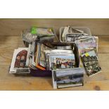 A QUANTITY OF ASSORTED VINTAGE POSTCARDS, CIGARETTE AND TEA CARDS ETC