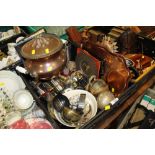 A TRAY OF ASSORTED METALWARE ETC TO INC A BRASS AND COPPER SAMOVAR